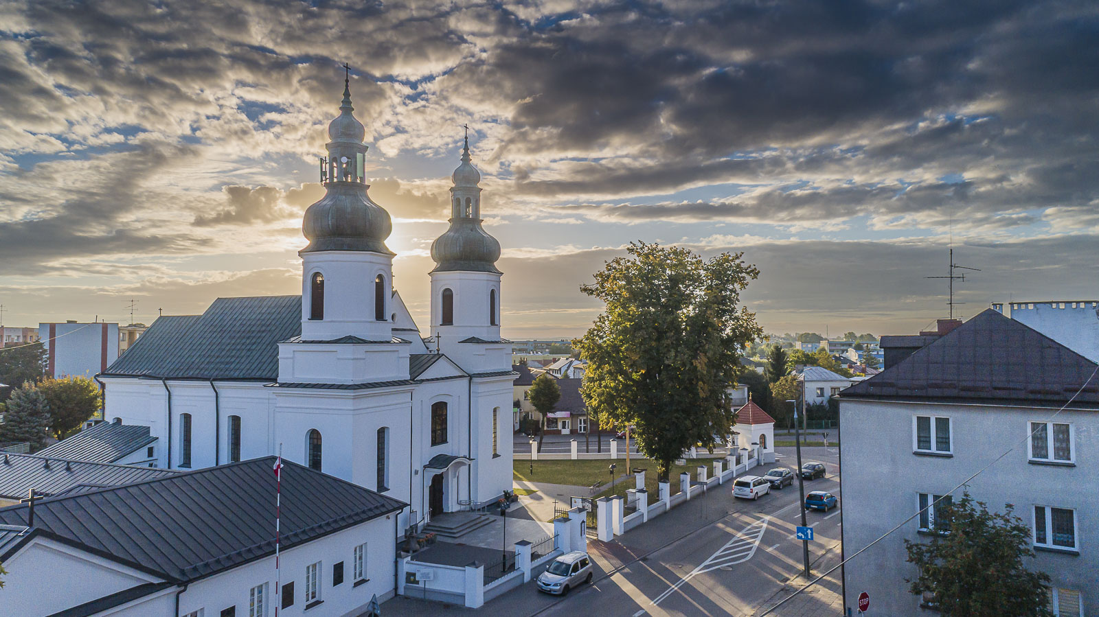Fotografia nieruchomości z drona Piotrków Trybunalski – widok domu i działki z lotu ptaka