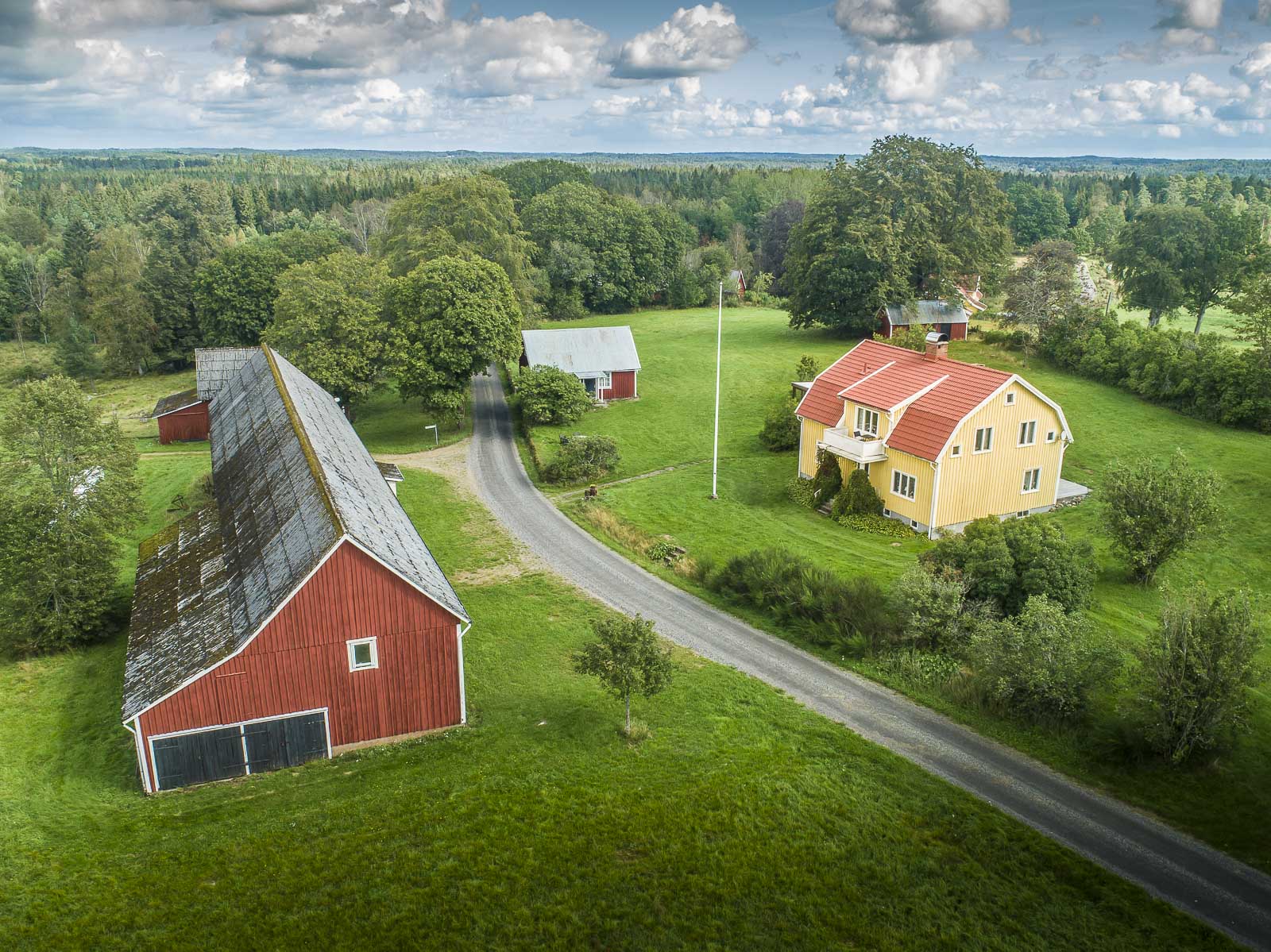 Kontrola kominów dronem Tomaszów Mazowiecki – dokładna analiza techniczna budynku