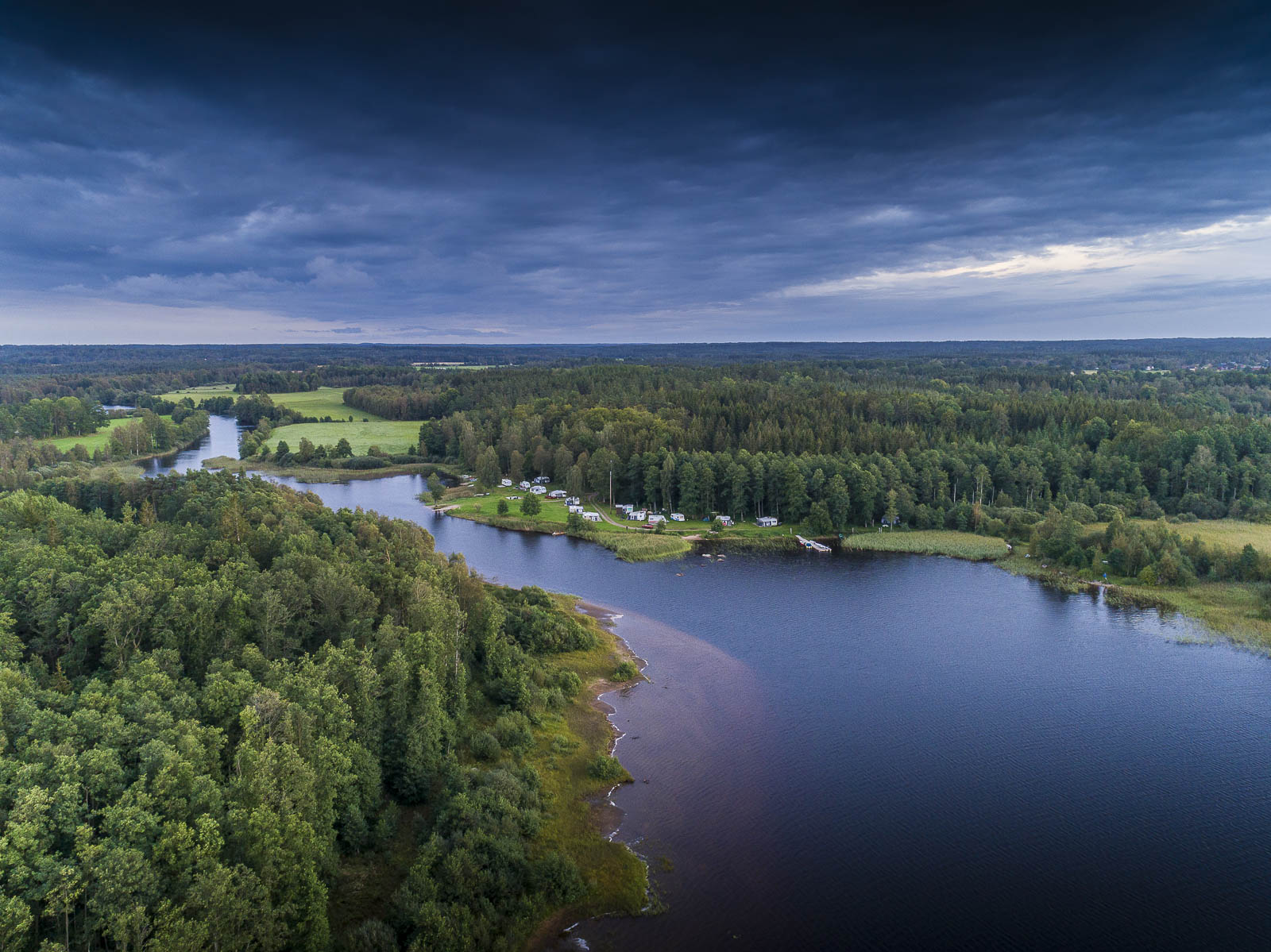 Inspekcje przemysłowe Sieradz dron – kontrola instalacji i obiektów W Sieradzu wykonujemy inspekcje przemysłowe z drona. Szybka i bezpieczna analiza infrastruktury technicznej.