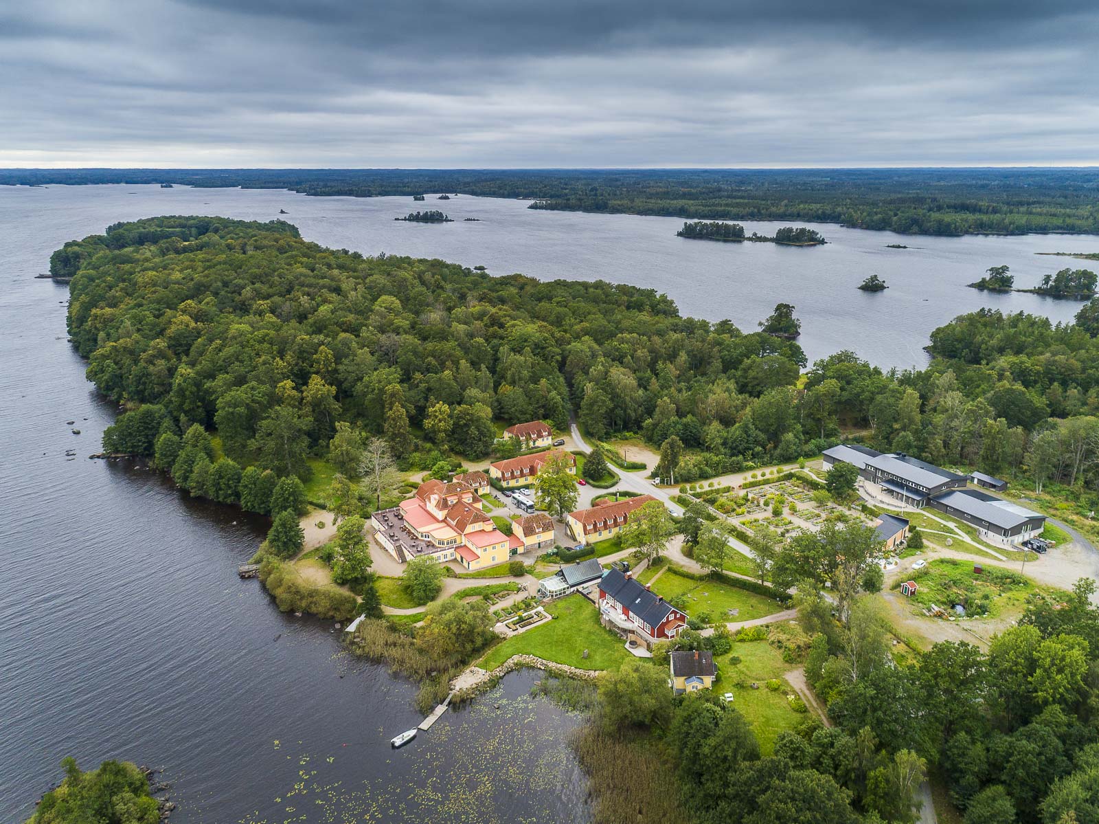 Inspekcja elewacji budynku dronem Aleksandrów Łódzki – analiza trudno dostępnych miejsc