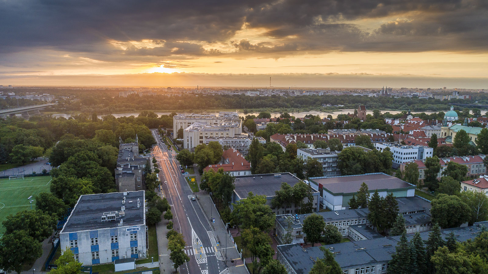 Kontrola kominów dronem Sieradz – dokładna analiza techniczna budynku