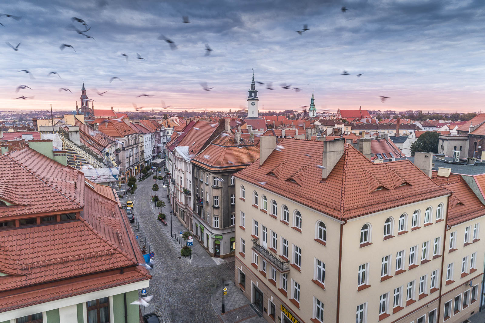 Zdjęcia mieszkań dronem Bełchatów – profesjonalna prezentacja oferty sprzedaży