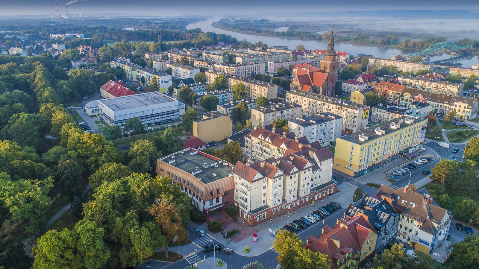 Filmowanie dronem 4K Kutno – dynamiczne ujęcia nieruchomości i terenów inwestycyjnych