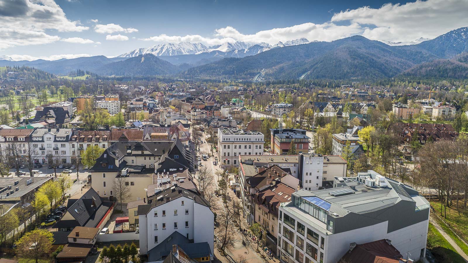Fotografia hal produkcyjnych dronem Łowicz – obiekty przemysłowe w wysokiej jakości