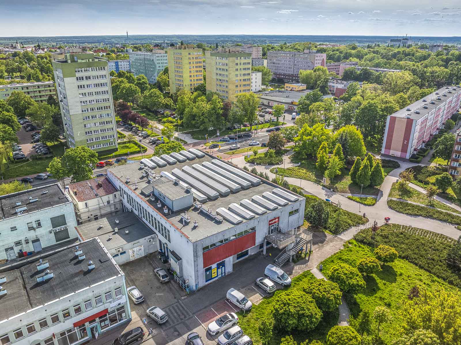 Fotografia nieruchomości z drona Sieradz – ujęcie domu i działki z lotu ptaka