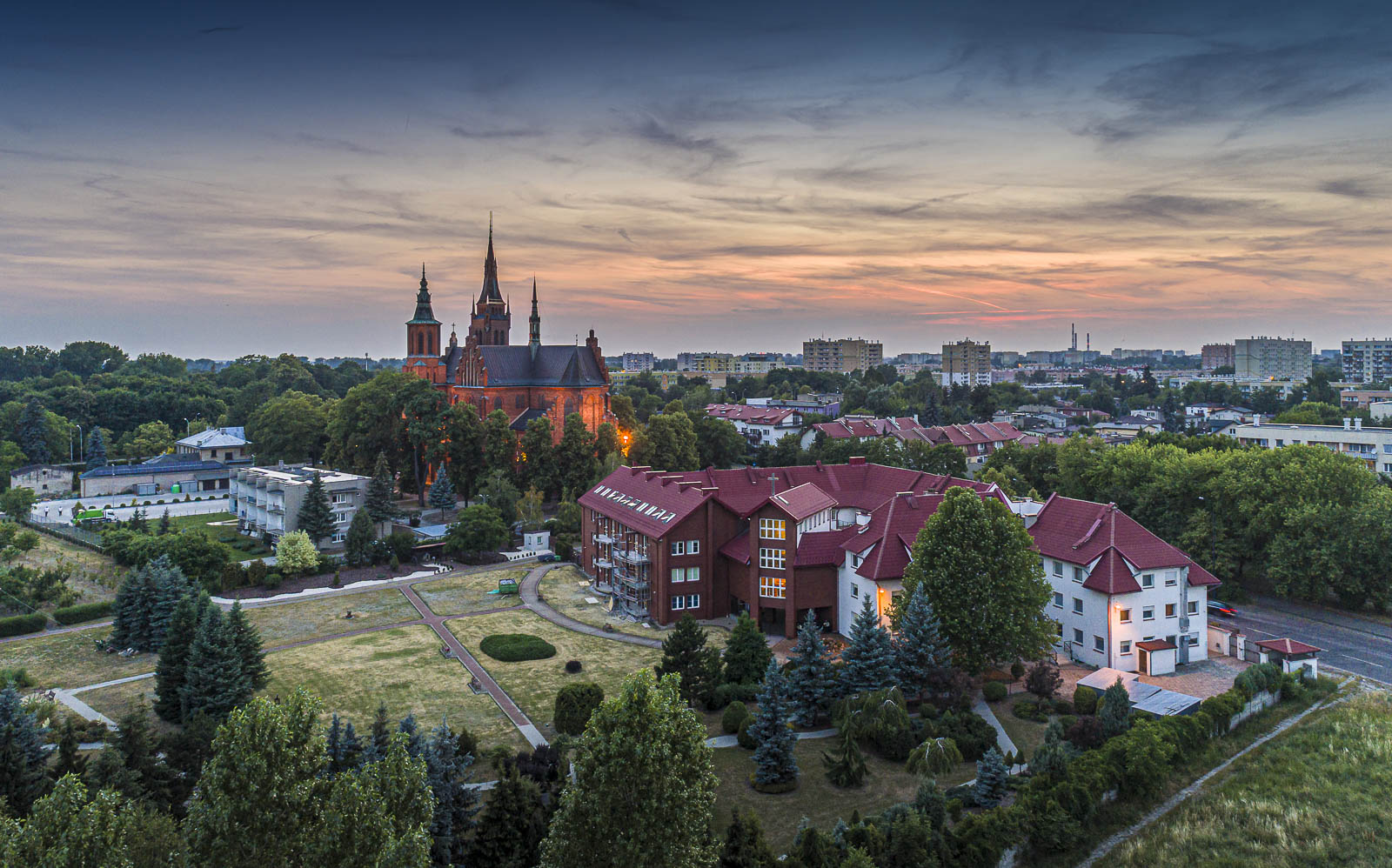 Fotografia obiektów przemysłowych dronem Zgierz – hale i zakłady produkcyjne z góry